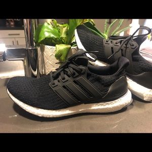 Size 8 BLK Ultraboost ADIDAS